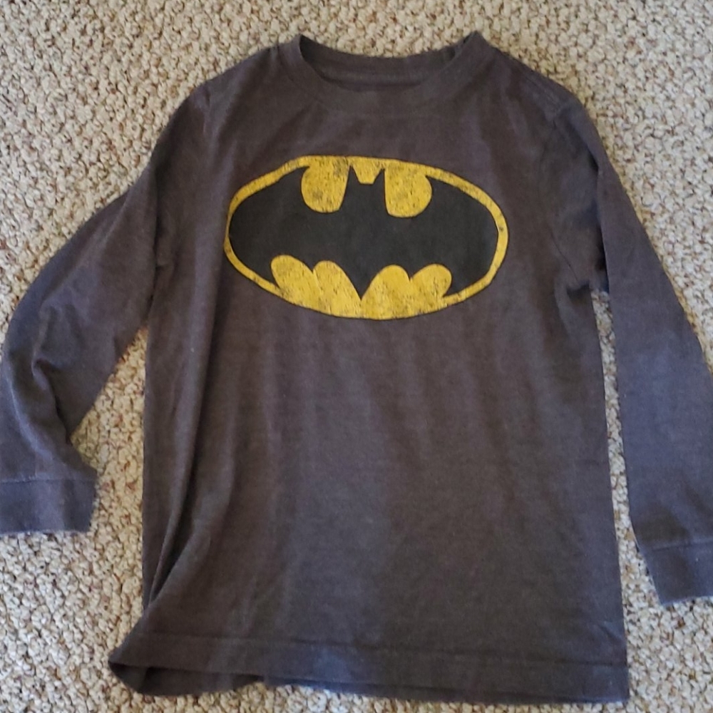 Boys Old Navy size small (6/7) Batman T